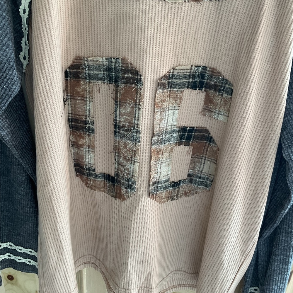 Pol Patchwork '06’ Raglan Pullover - Tan/Blush & … - image 3